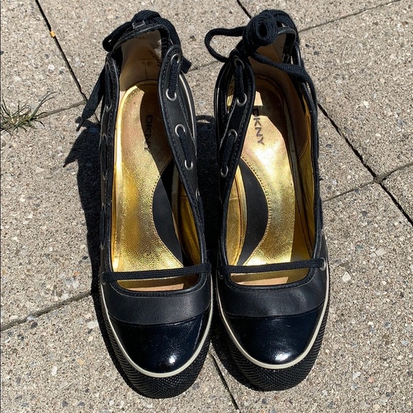 Black heels - Picture 2 of 3